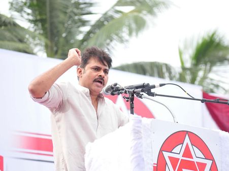 పవన్ కల్యాణ్‌ సంకేతాలు: పొత్తుకు లెఫ్ట్ ఉవ్విళ్లు?