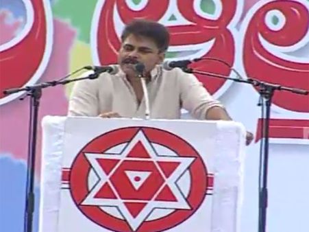 సింధు సిల్వర్ తీసుకొచ్చింది.. మరి ఏపీకి వెంకయ్య ఏం తీసుకొచ్చారు? : పవన్