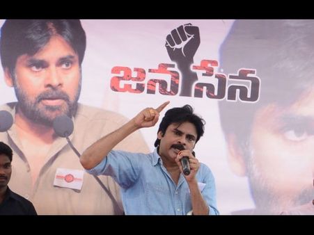 పాదాభివందనం: పవన్ 'సీమాంధ్ర' సభకు తెలంగాణ ఫ్యాన్స్, అందుకే రాక