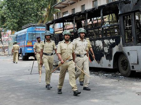 కావేరీ చిచ్చు: బెంగళూరుని ఆదుకున్న హైద్రాబాద్ టెక్కీలు, నిద్రలేకుండా..