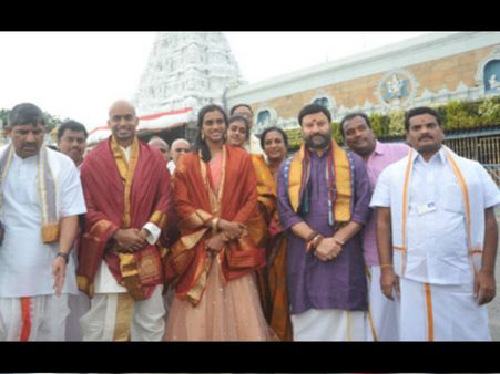 శ్రీవారి సేవలో పీవీ సింధు, ఎమ్మెల్యే రోజా: పెరిగిన భక్తుల రద్దీ