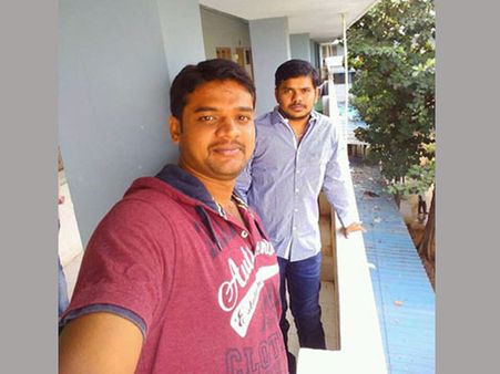 హైదరాబాద్‌లో విషాదం: ప్రమాదంలో టెక్కీ మృతి, తట్టుకోలేక స్నేహితుడు రైలు కిందపడి ఆత్మహత్య