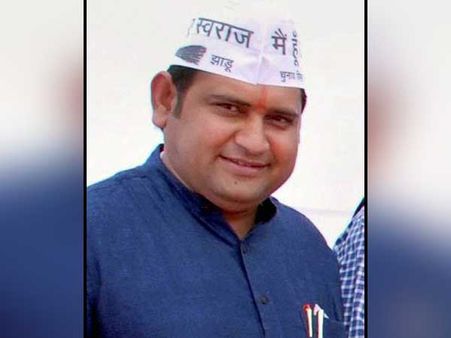 సెక్స్ స్కాండల్ : మాజీ మంత్రి ఇంట్లో సీక్రెట్ వీడియో పరికరాలు