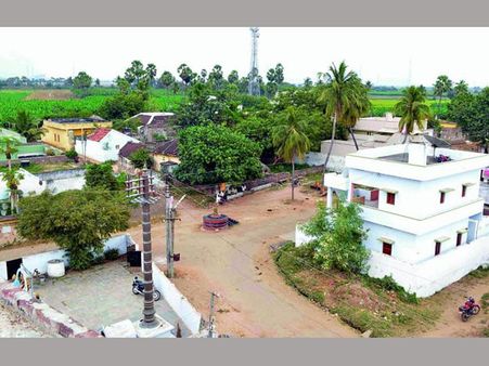 ఉద్ధండరాయునిపాలెంలో ఉద్రిక్తత!: రాజధాని రైతులకు ప్లాట్ల కేటాయింపు