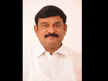 'వైసీపీ దెబ్బకు సీటు చేంజ్.. స్పీకర్ కు ఓపిక ఎక్కువ'