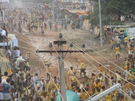 ఎప్పటిలాగే దేవరగట్టులో పగిలిన తలలు: 40 మందికి గాయాలు, ఒకరి పరిస్థితి విషమం