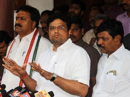 మాజీ మంత్రి శ్రీధర్ బాబుపై మంథని ఎంఏల్ఏ పుట్టమధు ఫిర్యాదు