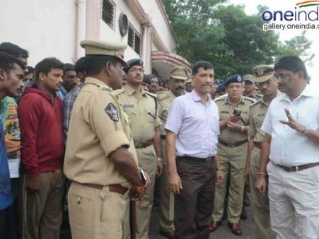 ముందు లోంగిపోతానని ప్రకటించండి , అడవిలో వైద్య చికిత్స అందిస్తాం :డి.జిపి