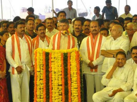 కొత్త ఛాంబర్‌లోకి బాబు: తొలి సంతకం, బుల్లెట్ ప్రూఫ్ అద్దాలు, ప్రత్యేకతలివే