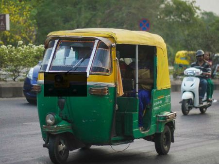 షాపింగ్ మాల్స్‌లో ఇలాంటి రూల్సా! : ఆటోలో వెళ్లినందుకు ఇలానా?