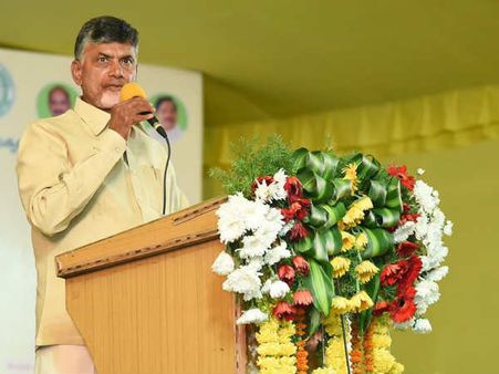 చెప్పండి, తీసుకుంటే తప్పేంటి: పవన్ కళ్యాణ్-జగన్‌లకు చంద్రబాబు ప్రశ్న