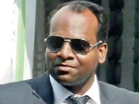 అసభ్యపదజాలంతో మహిళకు ఈమెయిల్స్: ఓయూ టీచర్ అరెస్ట్