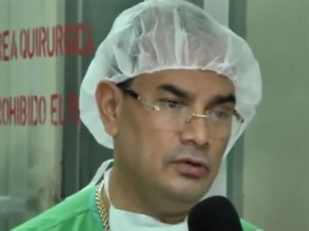 సెక్సువల్ ఫ్రస్టేషన్ : బాటిల్లో పురుషాంగం పెట్టాడు.. చివరికి! (వీడియో)