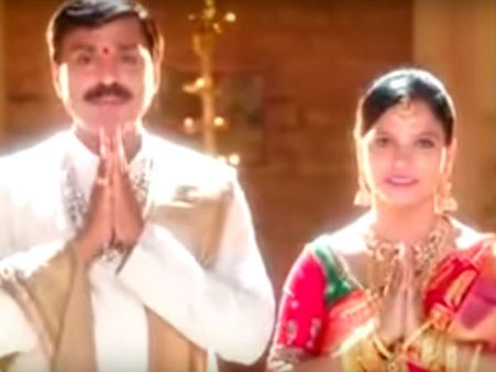 గాలి కూతురు పెళ్లంటే మాటలా?: శుభలేఖే ఇలావుంటే(వీడియో)