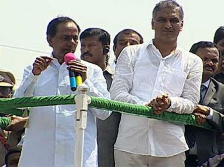 కళ్లలో నీళ్లు తిరిగాయి: ఎన్టీఆర్ చేయలేనిది కేసీఆర్ చేసి చూపించారు