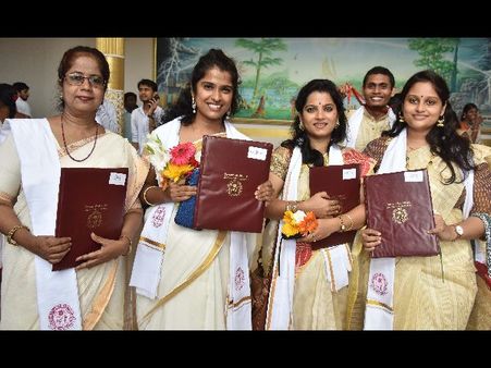 వేముల రోహిత్ ఎఫెక్ట్: వీసికి షాకిచ్చిన విద్యార్థి, ఆయన చేత్తో నో