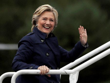 అమెరికాలో హిల్లరీ క్లింటన్ నగ్న విగ్రహం