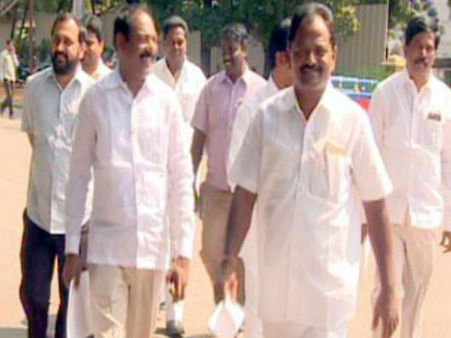 టిడిపికి భయపడేది లేదు, దేనికైనా సిద్ధం: జగన్ పార్టీ ఎమ్మెల్యేలు