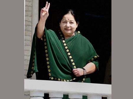 జయలలిత ఆరోగ్యంపై ఆందోళన కలిగించిన లేఖ, మాలిని ట్వీట్ కలకలం