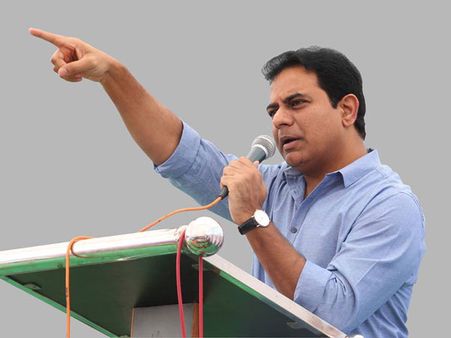 'హైదరాబాద్‌లో గల్లీ గల్లీ తెలిసిన మంత్రులుండగా, కేటీఆర్‌కు అన్ని శాఖలా?'