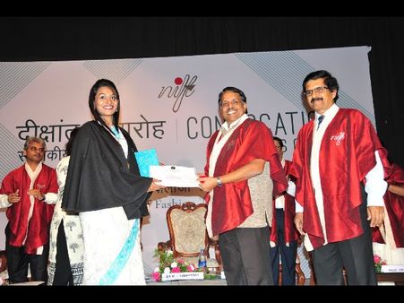 నిఫ్ట్ లో డిగ్రీల ప్రధానోత్సవం : చీరకట్టులో తళుక్కుమన్న విద్యార్థినులు (ఫోటోలు)