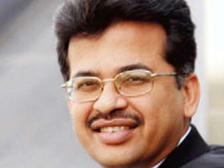 టాటాకు మిస్త్రీ మరో షాక్: హెచ్ఆర్ హెడ్ రాజన్ రాజీనామా