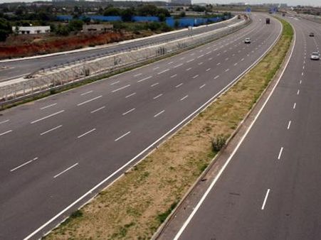 రమ్యలా ప్రమాదం: 'సంజన పరిస్థితి 24 గంటలు గడిస్తేనే', ముగ్గురి అరెస్ట్