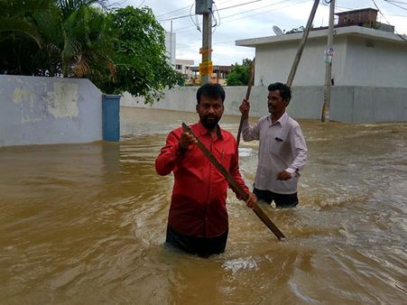 వానలుపడ్డా మా చెరువు కడుపు నిండదు