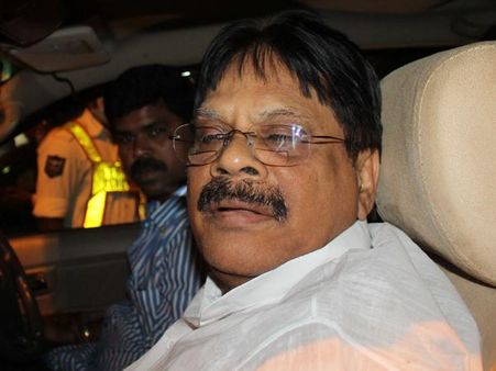 సంచలనం, శత్రుచర్లకు కోర్టు భారీ షాక్: ఎమ్మెల్యేగా జీతమంతా తిరిగిచ్చేయాలి