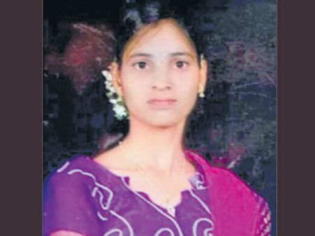 సోనీది హత్యే: తండ్రే హంతకుడు, చంపేసి కథ అల్లాడు