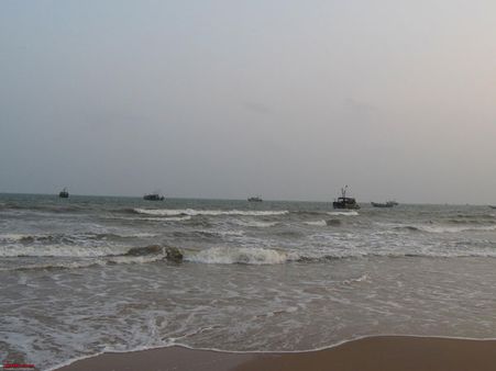 విషాదం మిగిలింది : సూర్యలంక బీచ్‌లో.. బీటెక్ విద్యార్థి గల్లంతు, మరొకరు మృతి