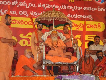 తెలుగు వాళ్లు మరీ ఇంతగానా, భూతాన్ని పూజిస్తున్నారు: స్వరూపానంద