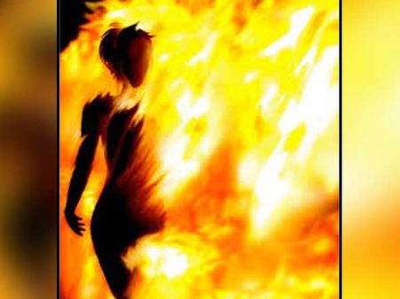 ఘోరం: మహిళా ఇంజినీర్ సజీవదహనం, రేప్ చేశారా?