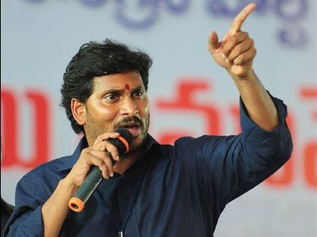 కేసీఆర్‌ను ఎందుకు నిలదీయడం లేదు: బాబుపై నిప్పులు చెరిగిన జగన్