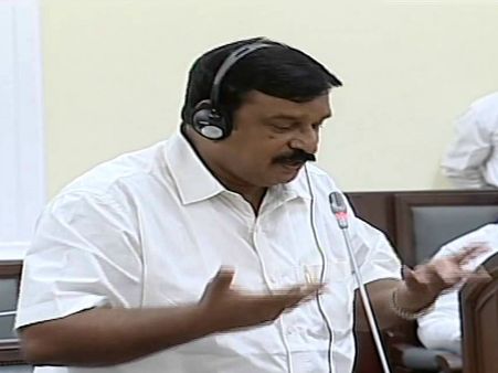 నెట్లో చూశాక బికినీ అంటే తెలిసింది, ఆ పెట్టుబడులొద్దు: బాబుపై బీజేపీ మండిపాటు