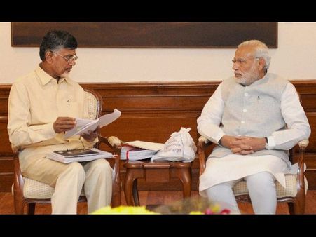 వారికే స్పష్టత లేదు: మోడీపై చంద్రబాబు, అధినేత లీడ్ చేస్తే.. టిడిపి ఎంపీల భయం