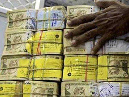 వారి వద్ద 7 వేల కోట్ల నగదు,నగదు మార్పిడి కోసం అన్వేషణ