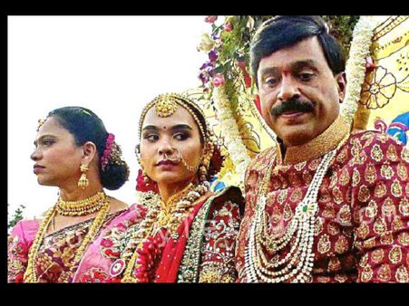 'గాలి కుమార్తె పెళ్లికి అంత భారీ ఖర్చా!.. ప్రభుత్వం ఏంచేస్తోంది?'