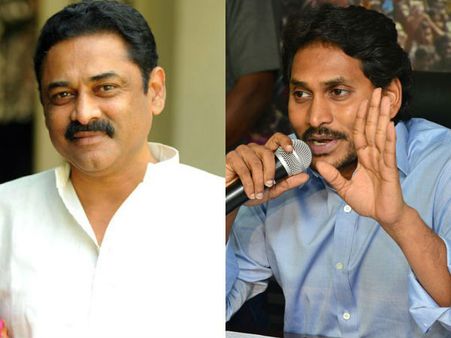 టిడిపికి ఝలక్, జగన్‌కు ఊరట: టిడిపిలో చేరిన 20మంది ఎమ్మెల్యేలకు హైకోర్టు నోటీసులు