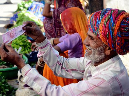 బిగ్ షాక్ : బ్యాంకుల ద్వారా 19లక్షల నకిలీ నోట్లు చలామణిలోకి..
