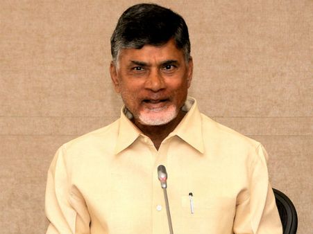 నోట్ల రద్దుపై రంగంలోకి చంద్రబాబు, ఆర్బీఐ గవర్నర్‌కు ఫోన్: ఏటీఎంలలో చిన్న నోట్లు!