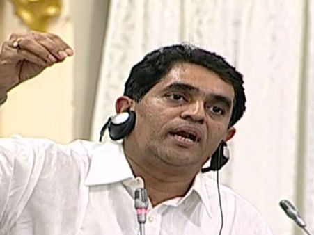 రైతులతో చెలగాటమా?, రాజీనామా చెయ్యాలి: బాబుపై బుగ్గన, వైవీ ధ్వజం