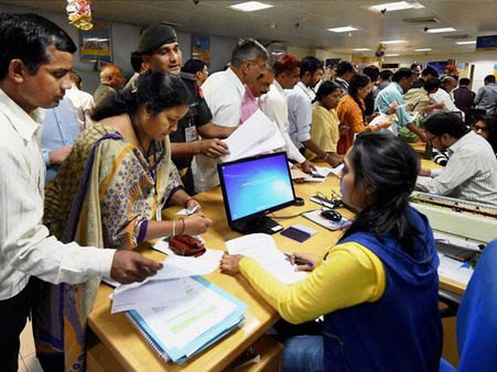 నోట్ల రద్దు: ఎస్‌బీఐలో రూ. లక్ష కోట్లకు మించిన డిపాజిట్లు