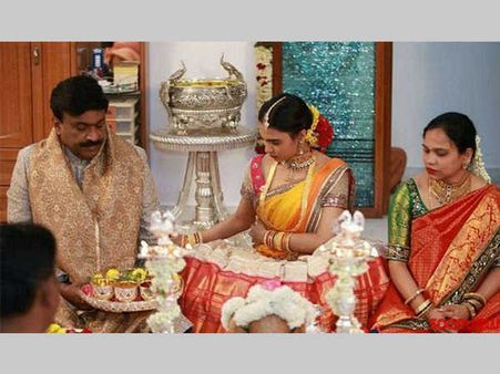 గాలి పెళ్లి కథ సరే: ఆ టెన్నిస్ తార గురించి ఏంది ?