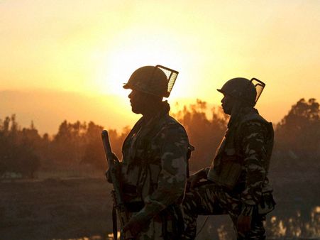 మళ్లీ రెచ్చిన పాకిస్తాన్, అమరుడైన భారత జవాన్