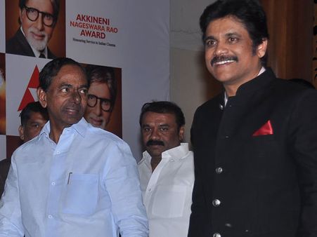 కేసీఆర్‌ను కలిసిన హీరో నాగార్జున, బీజేపీ నేత దత్తాత్రేయ కూడా