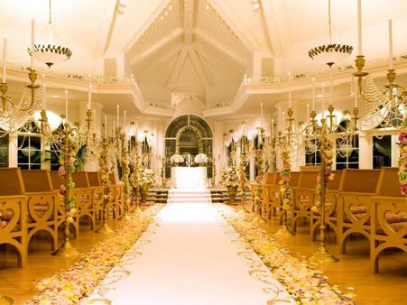 బంగారంతో తయారు చేయించిన పట్టుచీర,డ్రైప్రూట్స్ తో పెళ్ళిపత్రికలు, హైద్రాబాద్ లో అంగరంగవైభవంగా పెళ్ళి