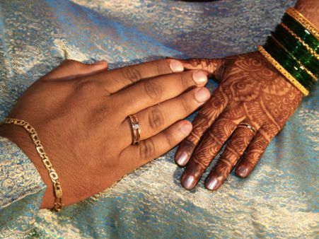 పిల్లలు పుట్టలేదని వెళ్తే అన్నా చెల్లెళ్ళని తేలింది