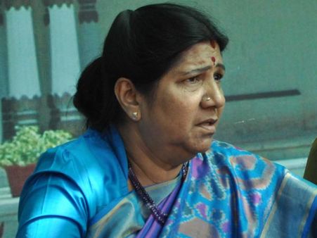 పెద్ద నగదు నోట్ల రద్దుతో నన్నపునేని కుటుంబంలో పెళ్ళి వాయిదా