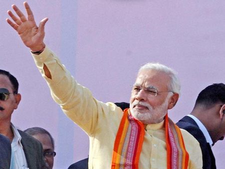 పెద్ద నగదు నోట్ల రద్దు...వివాహనికి డబ్బులు పంపిన ప్రధానమంత్రి